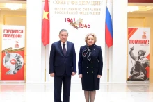 越共中央总书记苏林和俄联邦委员会（ 议会上院）主席瓦莲金娜·马特维延科。（图片来源：越通社）