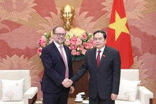 越南国会常务副主席陈青敏会见奥地利外交部长亚历山大·沙伦贝格