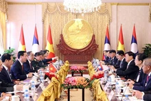 国家主席武文赏同老挝人民革命党中央总书记、老挝国家主席通伦·西苏里举行会谈。（图片来源：越通社）