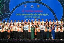 越南国家主席梁强出席全国“胡伯伯好孩子”表彰大会【组图】