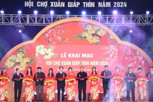 2024甲辰年春节展销会开幕。