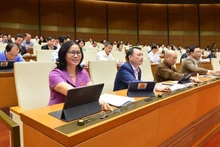 越南第十五届国会第四次会议通过关于2023年经济社会发展计划的决议。