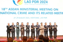 各国代表合影留念。