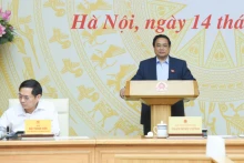 越南政府总理范明正主持会议。