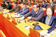 河内市人民议会提出2025年经济增长8%以上的目标。