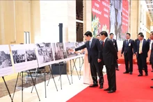 越老伟大友谊图片展在万象举行。（图片来源：越通社）
