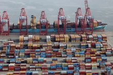 加利福尼亚州长滩货运港的场景。（图片来源：路透社）