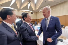 越南政府总理范明正会见美国总统乔·拜登。（图片来源：越通社）