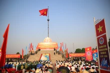 “一统江山”升旗仪式在贤良-滨海两岸举行。