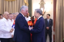 越共中央总书记、国家主席苏林和古巴共产党中央委员会第一书记、古巴国家主席米格尔·迪亚斯-卡内尔·贝穆德斯。（图片来源：越通社）