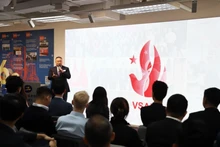 香港工业总会常务副主席林世豪发表讲话。（图片来源：越通社）