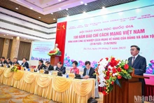 题为 “越南革命新闻百年与党的光辉事业同行”的国家级研讨会在河内举行【组图】