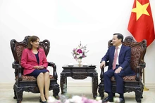 越南政府副总理黎明慨会见古巴全国人民政权代表大会（国会）副主席安娜·玛丽·马查多。（图片来源：越通社）