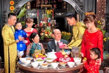 农历春节是越南民族的节日，也是家庭的节日。