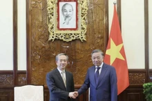 越南国家主席苏林会见中国驻越南大使熊波。（图片来源：越通社）