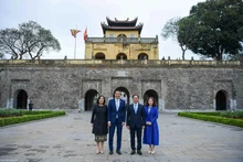 越南与泰国外长参观河内升龙皇城遗迹区。图片来源：国际报