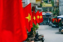 社论：独立日精神始终照亮我们前行的道路