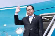 越南国会主席陈青敏启程对老挝进行正式访问并出席AIPA-45大会。