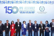越南国会主席陈青敏和出席各国议会联盟第150届大会开幕式的各位代表。