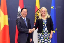越南国家主席武文赏会见奥地利参议院议长阿尔帕。