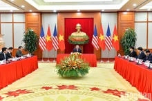 越共中央总书记苏林与美国新任总统特朗普通电话。