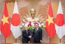 越南国会主席王廷惠与日本参议院议长尾辻秀久举行会谈。（图片来源：国会官网）