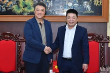 《人民报》社副总编辑桂廷原与新华社亚太总分社总经理赵悦。（水原 摄）