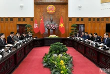 越南政府副总理陈流光与中国香港特别行政区行政长官举行会谈【组图】