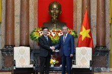 越南国家主席苏林会见中国香港特别行政区行政长官李家超。