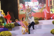 活动上精彩的艺术表演节目。