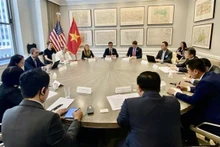 阮志勇部长还与纽约证券交易所代表举行工作会谈。