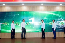 各位代表出席落成仪式。