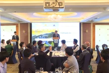 越南驻韩国大使阮武松发表讲话。