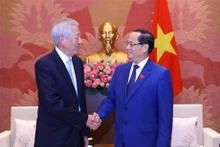 越南国会副主席陈光方上将与新加坡副总理兼国家安全统筹部长张志贤。