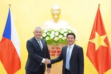 越南工贸部部长阮鸿延会见捷克工业和贸易部长西克拉。