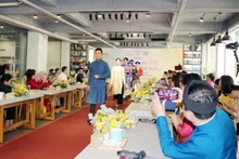 座谈会上的奥黛走秀。