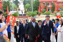 莫桑比克总统走访胡志明国家政治学院。