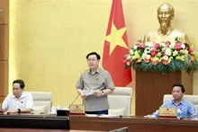 越南国会主席王廷惠在闭幕式上致辞。