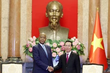越共中央政治局委员、国家主席武文赏会见坦桑尼亚革命党副主席阿卜杜拉曼·基纳纳。