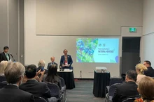 越南自然资源与环境部副部长武俊仁发表讲话。（图片来源：越通社）