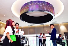 基于金融科技的发展，各基金有更多机会瞄准倾向于在线体验的年轻投资者。（明勇 摄）
