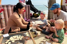 2024年春节期间岘港市在旅游海滩举办多项丰富多彩的活动。