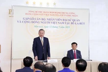 苏林总书记会见旅居白俄罗斯越南人社区【组图】