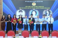 参加2025年国际科学与工程大奖赛的越南国家代表队见面会。