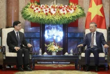 越南国家主席苏林会见中国香港特别行政区行政长官李家超。