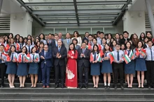 保加利亚总统鲁门·拉德夫与越南外交学院大学生进行交流会面【组图】