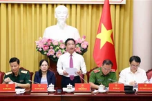 越南国家主席办公厅举行记者招待会，公布国家主席关于国会刚通过8部法律的主席令。
