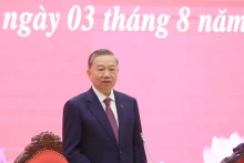 越共中央总书记、国家主席苏林回答国内外新闻记者提问。