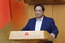 越南政府总理范明正在会上发言。