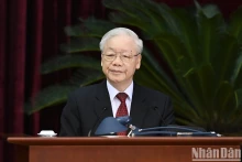 越共中央总书记阮富仲在会上致闭幕词。（登科 摄）